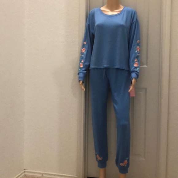Jenni Printed Long-Sleeve Pajamas Set - Picture 2 of 8